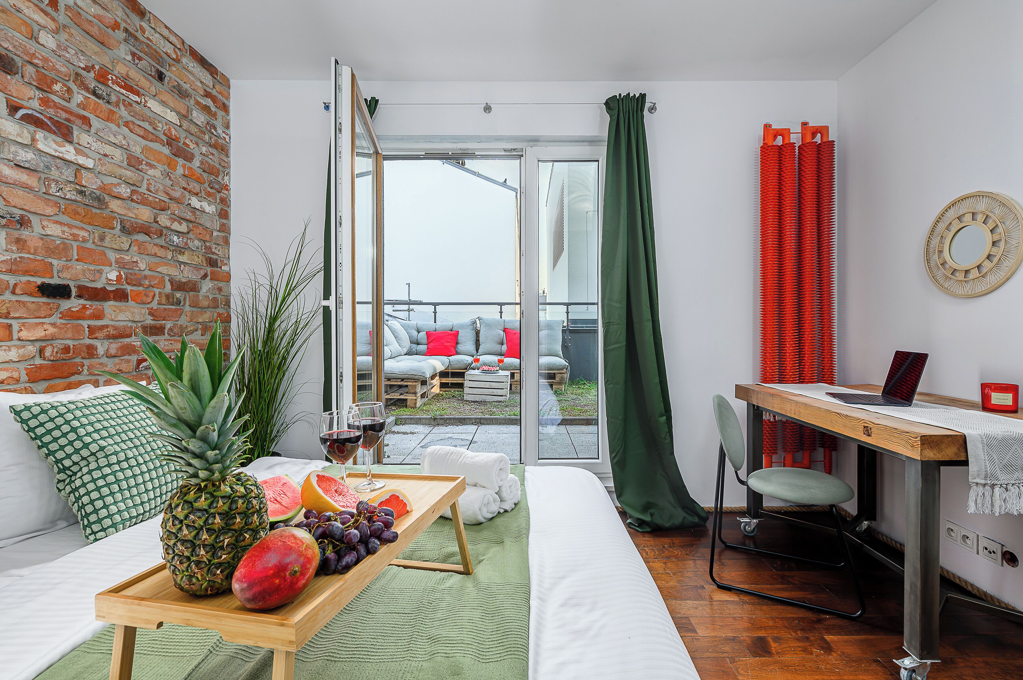 Apartamento Confort, lanai, vistas a la ciudad | 2 dormitorios, cortinas opacas, sistema de insonorización