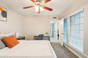 2 Schlafzimmer, Schreibtisch, Bügeleisen/Bügelbrett, kostenloses WLAN