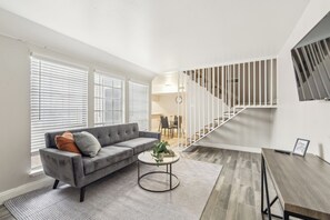 Smart-TV, Bücher, Arbeitsbereiche