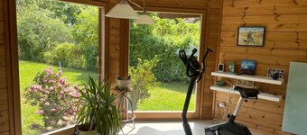 CHARMING WOODEN VILLA WITH PRIVATE POOL. BRIGHT, QUIET, NEAR TOULOUSE.