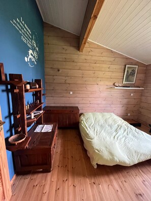 5 chambres, fer et planche à repasser, accès au Wi-Fi (inclus)