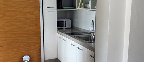 Fridge, microwave, stovetop, coffee/tea maker