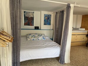 1 chambre, fer et planche à repasser, lit parapluie, Wi-Fi