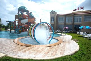 室外游泳池