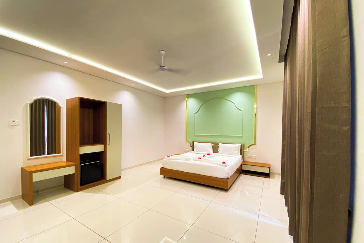 Business Double Room, Garden View | 1 bedroom, in-room safe, iron/ironing board, free WiFi