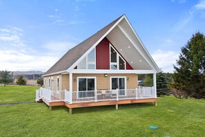 Exterior - A peaceful hilltop escape with panoramic views, modern comforts, cozy bedrooms, a full kitchen, and horse accommodations—just minutes from Trumansburg, Taughannock Falls, Cornell, and the wine trails. (Trumansburg)