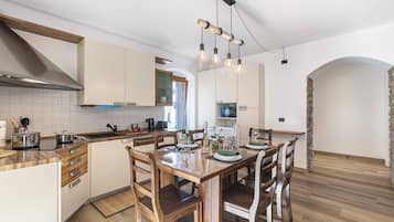 Standard Apartment, Multiple Bedrooms (Residenza I 3 Mori A) | Private kitchen | Fridge, microwave, stovetop, coffee/tea maker