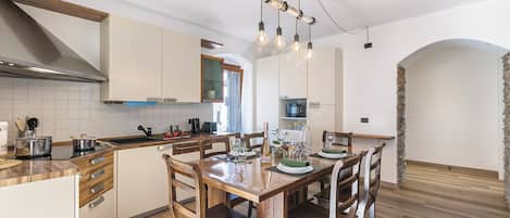 สแตนดาร์ดอพาร์ทเมนท์, หลายห้องนอน (Residenza I 3 Mori A) | ครัวส่วนตัว | ตู้เย็น, ไมโครเวฟ, เตาประกอบอาหาร, เครื่องชงกาแฟ/ชา