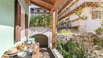 Standard Apartment, Multiple Bedrooms (Residenza I 3 Mori A) | Outdoor dining