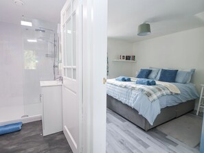 1 bedroom, individually decorated, individually furnished, free WiFi - Cuddfan at Swallow Cottage (Mold)