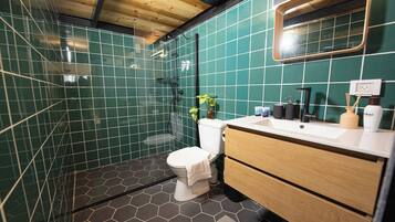 Apartemen | Kamar mandi | Shower, pancuran hujan, dan perlengkapan mandi desainer