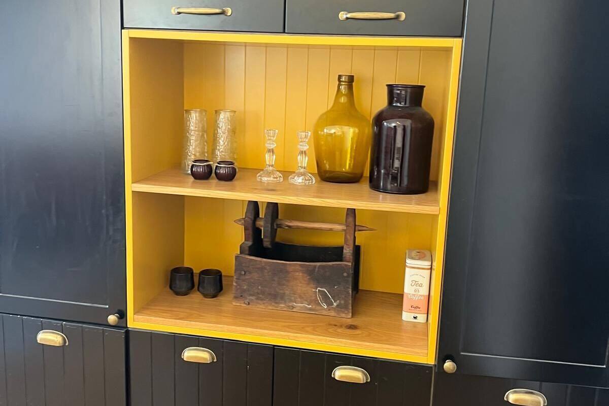 Appartement Design | Décor unique, ameublement unique, fer et planche à repasser