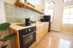 Lejlighed - privat pool | Privat køkken | Køleskab/fryser i fuld størrelse, mikrobølgeovn, kogeplade