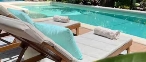 Hồ bơi ngoài trời