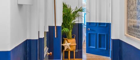 المنشأة من الداخل