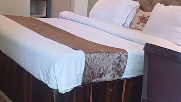 Kamar Basic, balkon, pemandangan kebun | Seprai katun Mesir, seprai premium, selimut bulu angsa, dan busa memori