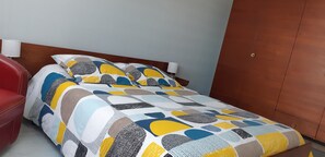 1 chambre, fer et planche à repasser, Wi-Fi, draps fournis