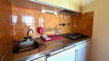 Refrigerador, microondas, parrilla de estufa y lavavajillas