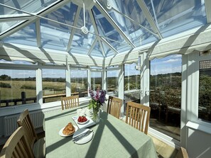 Dining - Betty's Barn -  sleeps 5 guests  in 3 bedrooms (Evershot)