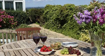 Betty's Barn - sleeps 5 guests in 3 bedrooms