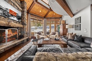 Smart TV, fireplace, stereo, offices