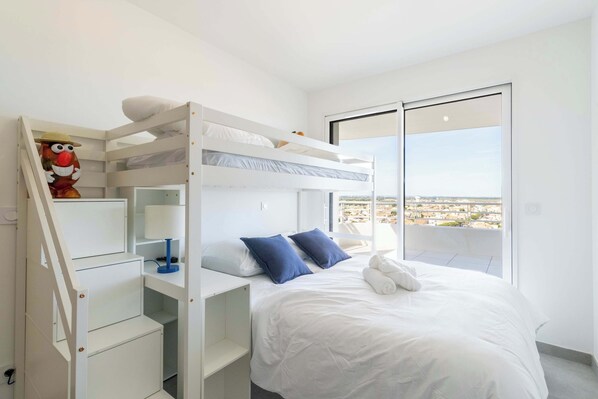 2 bedrooms, iron/ironing board, WiFi, bed sheets