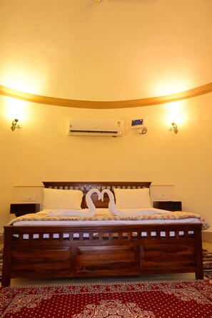 Village Huts | Free WiFi - Bikaner Desert Camp & Resort (Bikaner)