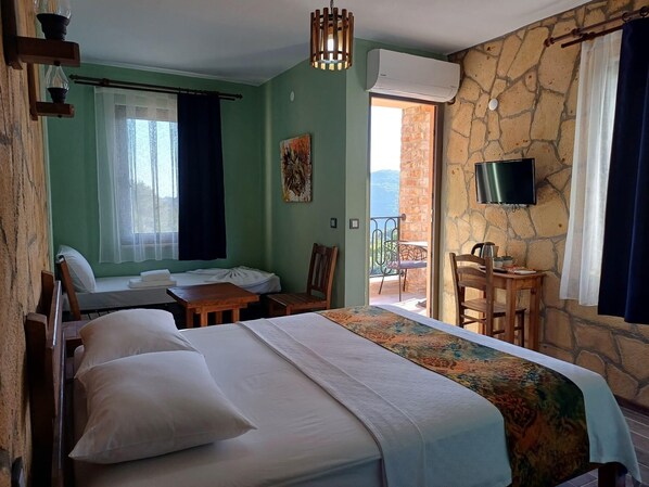 Comfort Room, Balcony, Mountain View