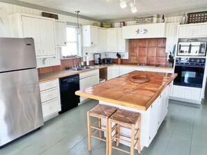 冰箱、微波炉、烤箱、炉灶