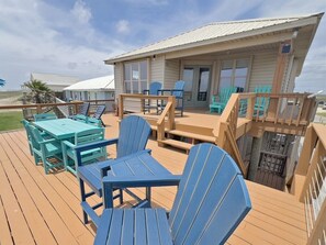 Outdoor dining - Fin and Bridge - New Beachfront - Island Realty (Grand Isle)