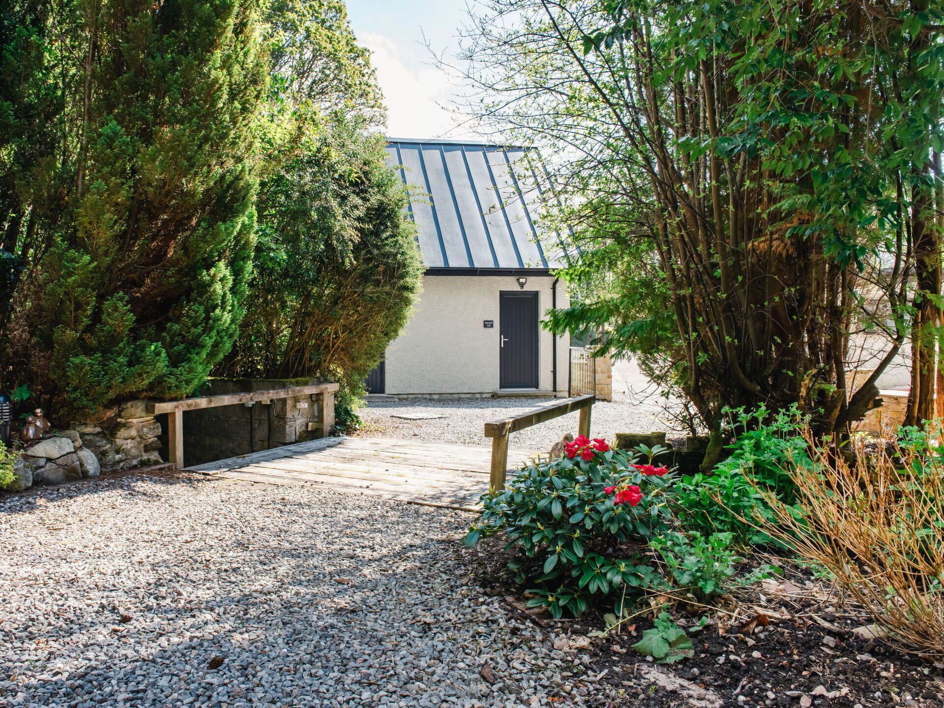 Arbuste, Domicile, Chalet, Toit, Jardin, Ombre, Allée, Aménagement Paysager, Batiments Jardin, Siding