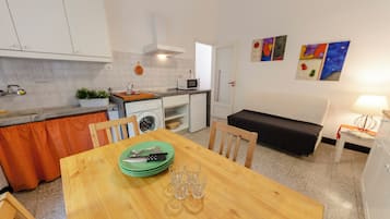 Căn hộ Tiêu chuẩn, nhiều phòng ngủ (Graceful House in Monterosso) | Bếp riêng | Tủ lạnh, lò vi sóng, bếp nấu, dụng cụ pha cà phê/trà