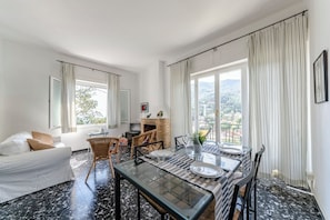Standard Apartment, 2 Bedrooms (Lovely Flat in Monterosso) | Living room