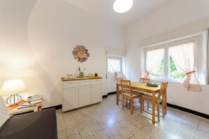 Standard Apartment, Multiple Bedrooms (Graceful House in Monterosso) | Living area | 21-inch flat-screen TV with cable channels - Monterosso Apartments (Monterosso al Mare)