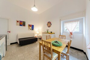 Standard Apartment, Multiple Bedrooms (Graceful House in Monterosso) | Living area | 21-inch flat-screen TV with cable channels - Monterosso Apartments (Monterosso al Mare)