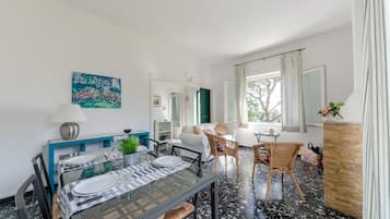 Standard Apartment, Multiple Bedrooms (Lovely Flat in Monterosso) | Dining