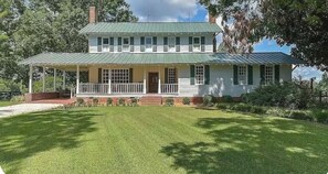 Exterior - 15 acre luxury farmhouse with pool in Blythewood, SC, Circa 1788. (Blythewood)