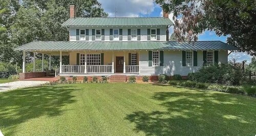 15 acre luxury farmhouse with pool in Blythewood, SC, Circa 1788.