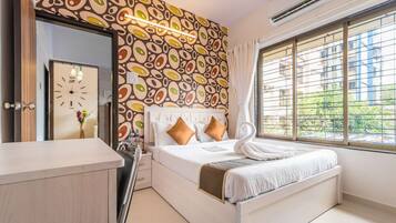 1 bedroom, desk, iron/ironing board, WiFi