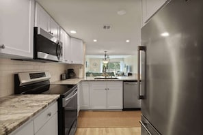 Fridge, microwave, stovetop, dishwasher - 519 Plantation Club | Steps to Pool & Short Walk to Beach Access (Hilton Head Island)