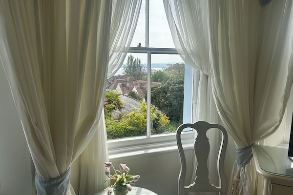 Deluxe Double Room, Sea View | Iron/ironing board, free WiFi