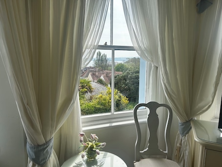 Deluxe Double Room, Sea View | Iron/ironing board, free WiFi