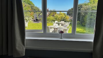 Classic Single Room, Sea View | Iron/ironing board, free WiFi