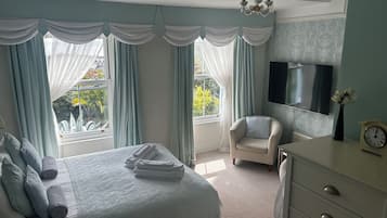 Deluxe Double Room, 1 King Bed | Iron/ironing board, free WiFi