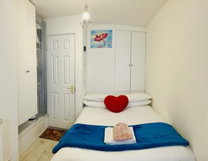 1 habitación, wifi y ropa de cama