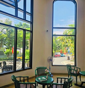 케이블 채널 시청이 가능한 32인치 스마트 TV