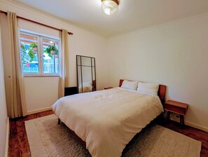 2 camere, una scrivania, ferro/asse da stiro, Wi-Fi gratuito