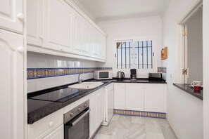 Refrigerador, microondas, horno, lavavajillas