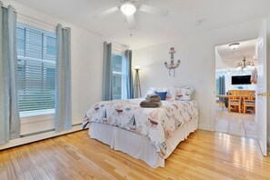 3 Schlafzimmer, Schreibtisch, Bügeleisen/Bügelbrett, Reisekinderbett