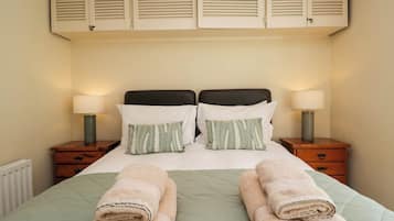 2 dormitorios, decoración individual, mobiliario individual